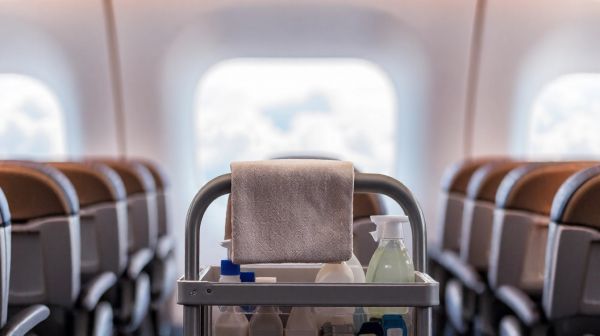 10 compétences clés pour un agent de nettoyage avion efficace